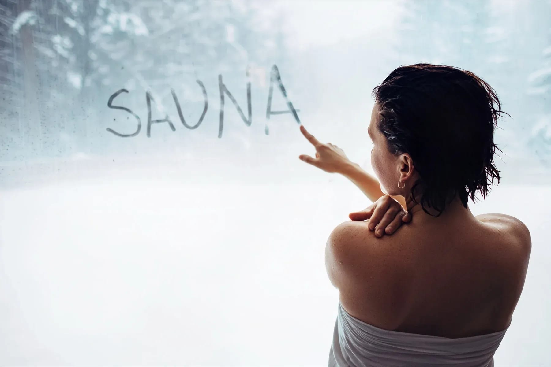 Beschlagene Scheibe mit SAUNA-Schriftzug